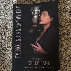 ❗️3/$20 ❗️ I'm Not Going Anywhere by Kelly Lang Book